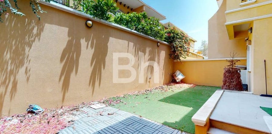 Townhouse de 3 dormitorios en Dubai Sports City, UAE No. 91607