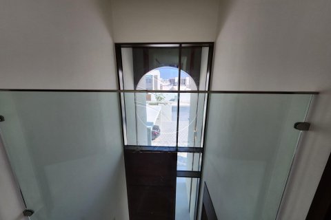 Villa de 4 chambres à Abu Dhabi, UAE No. 91450 22