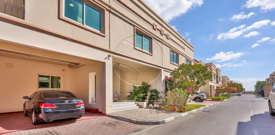 Villa de 4 dormitorios en Abu Dhabi, UAE No. 27519