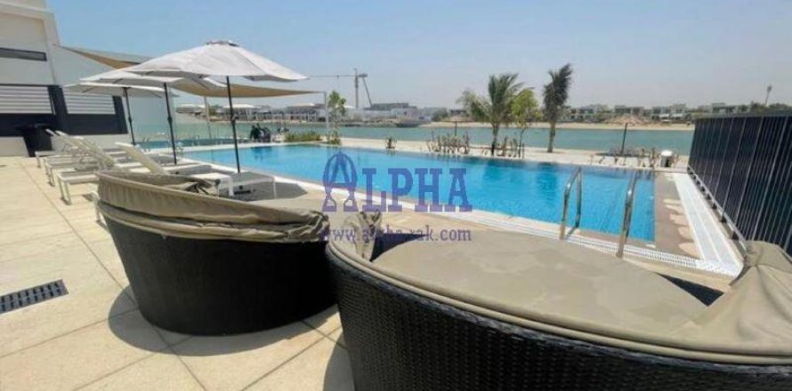 3 bedrooms Townhouse in Mina Al Arab, UAE No. 105903