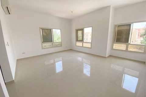 Вилла с 7 спальнями в Shakhbout City, ОАЭ №33506 3