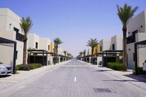 3 bedrooms Townhouse in Sharjah, UAE No. 79875 8