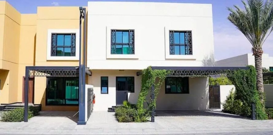 3 bedrooms Townhouse in Sharjah, UAE No. 79875
