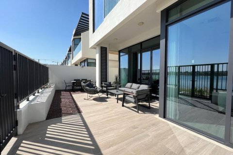 4 bedrooms Villa in Mina Al Arab, UAE No. 75263 4