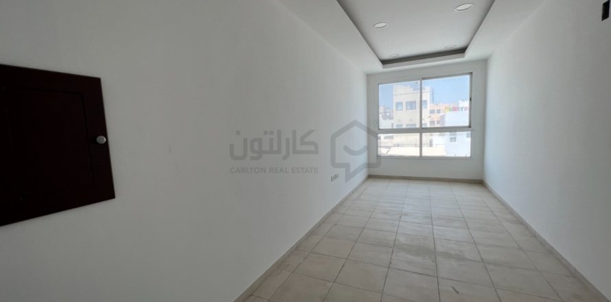 310m² Building in Sanad, Bahrain No. 107110