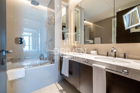 Квартира с 1 спальней в The Address Residence Fountain Views, ОАЭ №85508 16