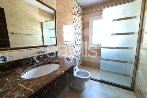 4 bedrooms Villa in Sharjah, UAE No. 14132 8