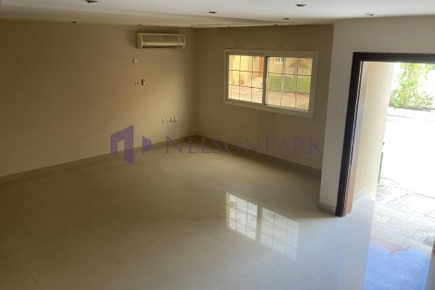 3 bedrooms Villa in Doha, Qatar No. 58281 4