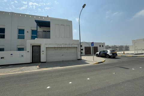 Villa de 4 chambres à Diyar Al Muharraq, Bahrain No. 107088 2