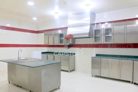 Villa de 7 dormitorios en Mohamed Bin Zayed City, UAE No. 18437 20