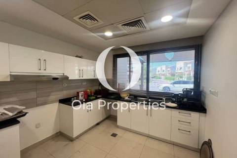 Villa de 3 dormitorios en Abu Dhabi, UAE No. 98924 5