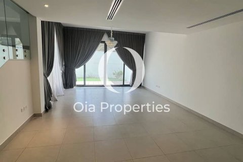 Villa de 3 dormitorios en Abu Dhabi, UAE No. 98924 2