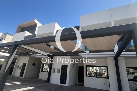 Villa de 3 dormitorios en Abu Dhabi, UAE No. 98924 1