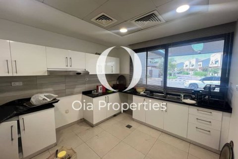 Villa de 3 dormitorios en Abu Dhabi, UAE No. 98924 4