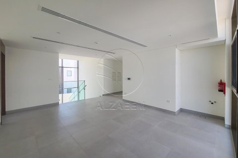Villa de 4 dormitorios en Abu Dhabi, UAE No. 91165 13