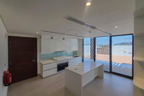Villa de 4 dormitorios en Abu Dhabi, UAE No. 91165 16