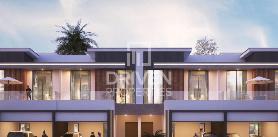 Villa de 6 dormitorios en Golf City, UAE No. 84892