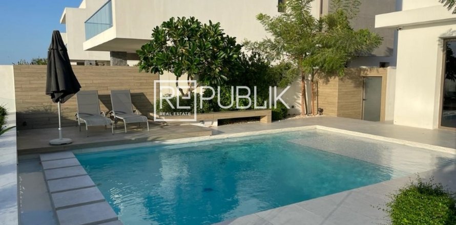 Villa de 4 dormitorios en THE REDWOODS Yas Island, UAE No. 96727