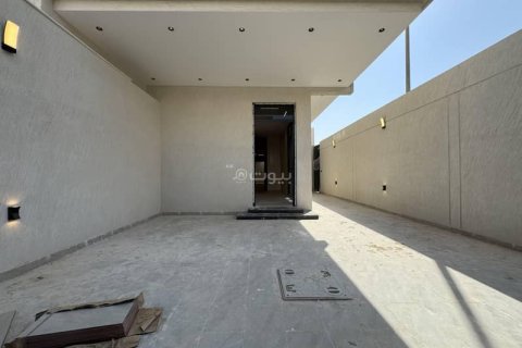 4 bedrooms Villa in Riyadh, Saudi Arabia No. 69182 3