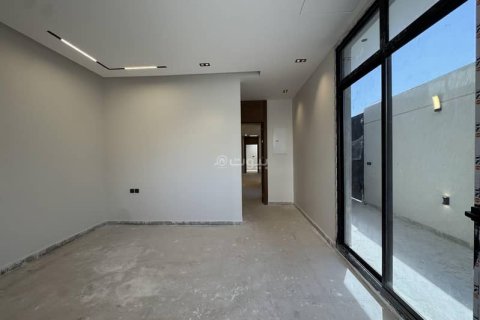 4 bedrooms Villa in Riyadh, Saudi Arabia No. 69182 8