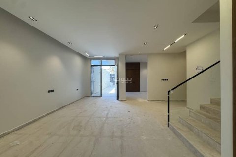 4 bedrooms Villa in Riyadh, Saudi Arabia No. 69182 16