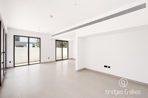 Villa de 4 dormitorios en Dubai, UAE No. 103596 3