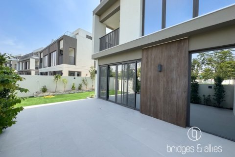 Villa de 4 dormitorios en Dubai, UAE No. 103593 10