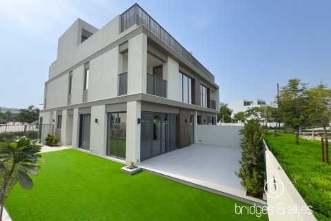 Villa de 4 dormitorios en Dubai, UAE No. 103593 2