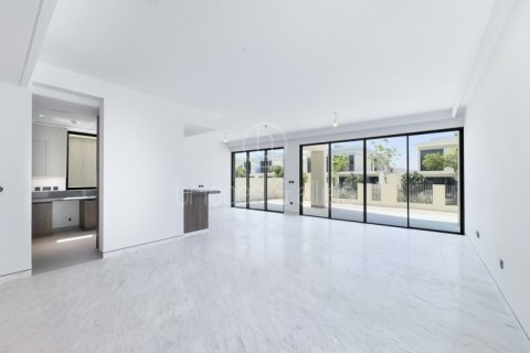 5 bedrooms Villa in Dubai, UAE No. 103594 4