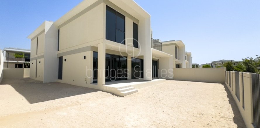 5 bedrooms Villa in Dubai, UAE No. 103594