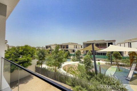 Villa de 4 dormitorios en Dubai, UAE No. 103592 2