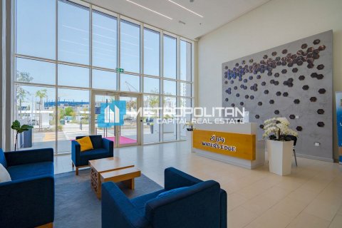 Apartment de 2 dormitorios en  Yas Island, UAE No. 91633 3