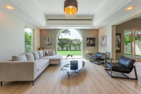 Villa de 5 chambres à Dubai Sports City, UAE No. 101585 6