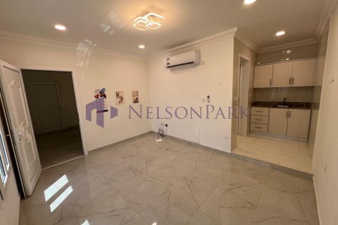 5 bedrooms Villa in Doha, Qatar No. 57892 3