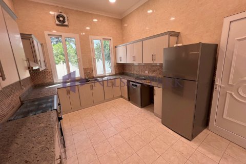 5 bedrooms Villa in Doha, Qatar No. 57892 12