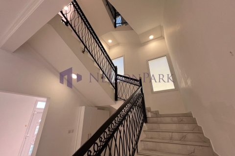 5 bedrooms Villa in Doha, Qatar No. 57892 11
