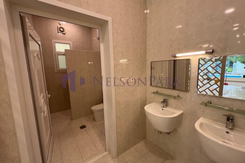 5 bedrooms Villa in Doha, Qatar No. 57892 15