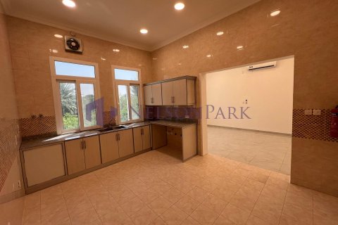 5 bedrooms Villa in Doha, Qatar No. 57892 10
