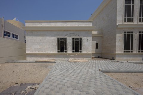 9 bedrooms Villa in Shakhbout City, UAE No. 90660 5