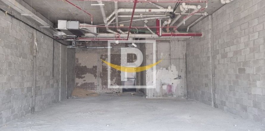 Shop de 483.8m² en Dubai, UAE No. 5425