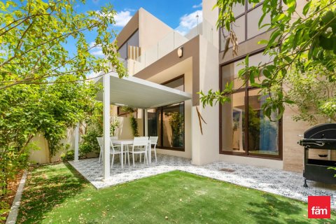 Villa de 4 dormitorios en Dubai, UAE No. 102557 2
