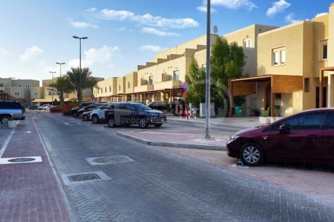 5 bedrooms Villa in Abu Dhabi, UAE No. 12756 17