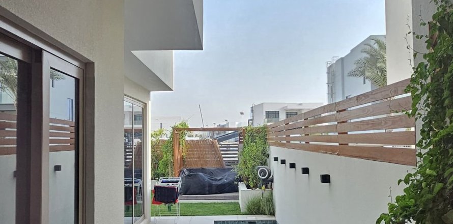 4 bedrooms Villa  No. 106420
