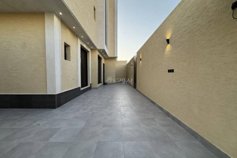 Villa de 4 dormitorios en Riyadh, Saudi Arabia No. 69186 2