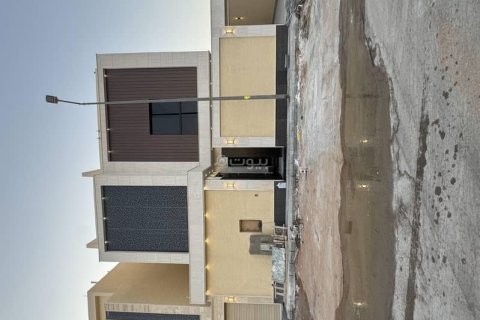 Villa de 4 dormitorios en Riyadh, Saudi Arabia No. 69186 1