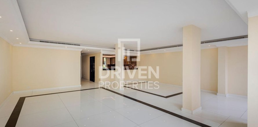 3 bedrooms Villa in Dubai Marina, UAE No. 85445