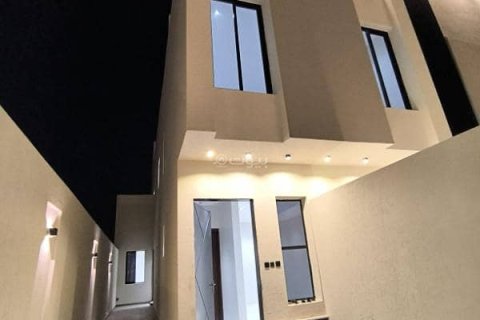 Квартира с 4 спальнями в Эр-Рияд, Саудовская Аравия №99558 1