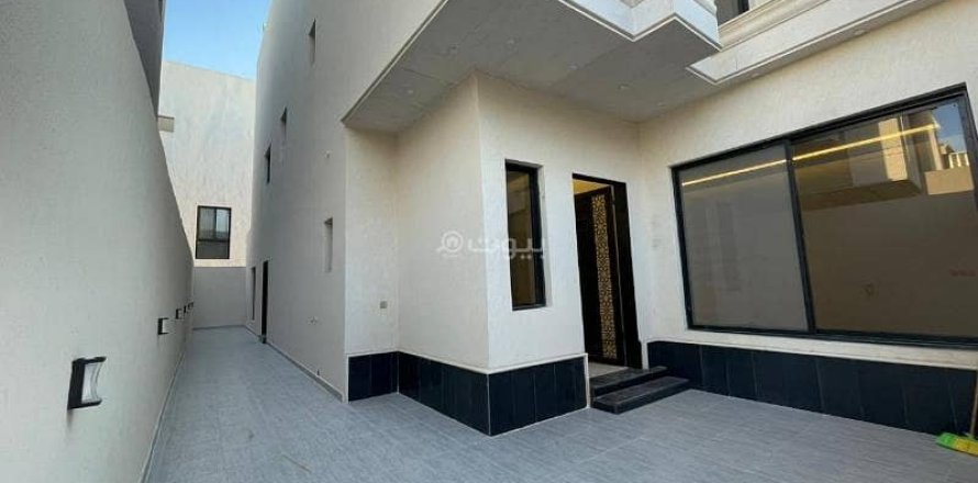 Villa de 5 dormitorios en Riyadh, Saudi Arabia No. 99555