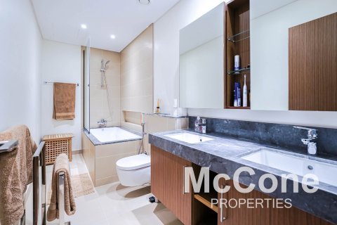 Apartment de 3 dormitorios en 5242, UAE No. 74794 19