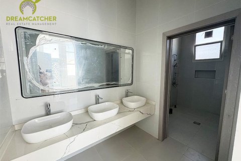 5 bedrooms Villa in Al Qusaidat, UAE No. 74808 21
